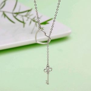 Delicate 925 Silver Lariat Key to the Heart Necklace